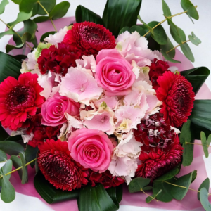Hortenzia–gerbera csokor rózsával